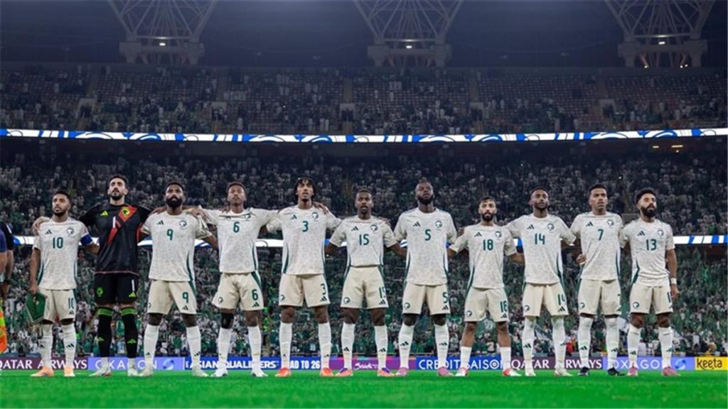 مهاجم المنتخب السعودي يقدم اعتذاراً للجماهير عقب الهزيمة القاسية أمام مصر: المسؤولية مشتركة