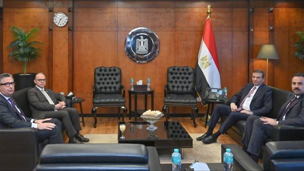 3 وزراء يناقشون تعزيز دور البورصة السلعية في ضبط وحوكمة تداول السلع الأساسية