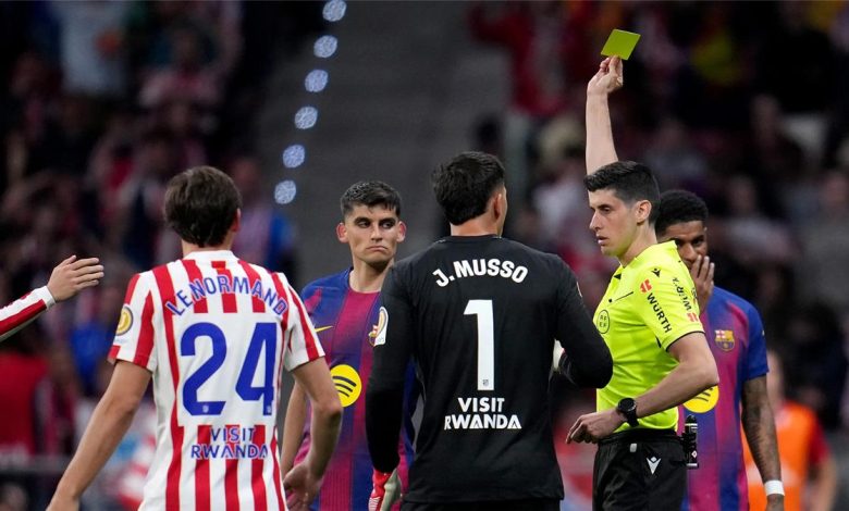 أتلتيكو مدريد يسخر من لجنة الحكام إثر حادثة مباراة برشلونة