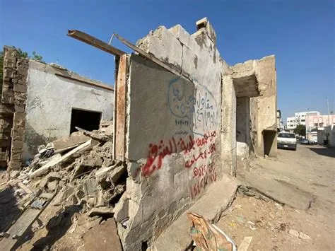 أمانة جدة تتخذ قراراً بفصل الخدمات عن 118 مبنى آيل للسقوط في حي الفاروق