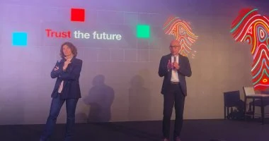 أورنج الشرق الأوسط تستثمر 5 مليارات يورو وتعلن عن إنشاء 15 ألف موقع في المناطق الريفية