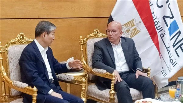 اقتصادية السويس تستعرض فرص الاستثمار في الموانئ والمناطق الصناعية مع السفير الصيني