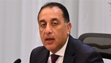 الحكومة تعيد فتح المحال التجارية حتى منتصف الليل بعد تعليق قرار الإغلاق 11 مساءً