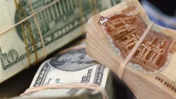 الدولار يسجل ارتفاعاً طفيفاً أمام الجنيه في البنوك المصرية