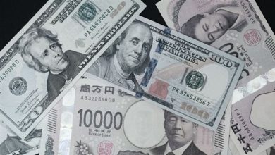 الدولار يسجل مكاسب أسبوعية مع تعثر محادثات السلام بين أمريكا وإيران