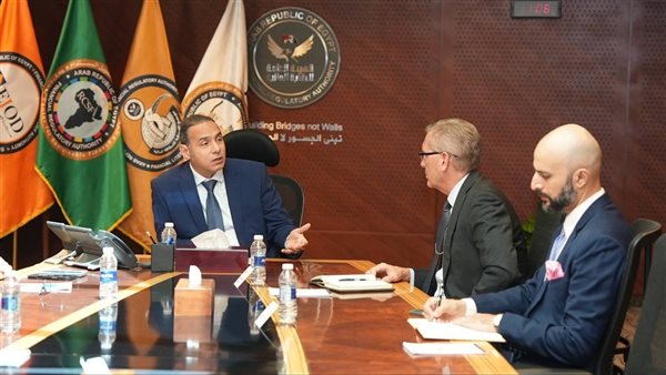 الرقابة المالية تستعرض مع وفد أمريكي آليات جذب الاستثمارات وتنشيط أسواق رأس المال