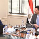 «الصناعة» تتعاون مع «جي بي أوتو» لزيادة إنتاج السيارات وتعزيز خطط التصدير