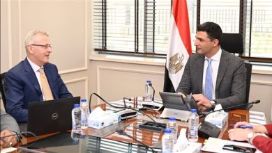 «الصناعة» تتعاون مع «جي بي أوتو» لزيادة إنتاج السيارات وتعزيز خطط التصدير