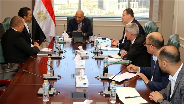 الكهرباء تتابع مع تحالف حسن علام وإنفينيتي مستجدات مشروعات الطاقة الشمسية والرياح