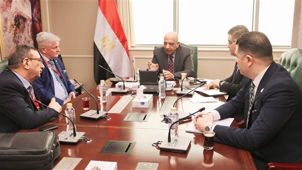 الكهرباء تعقد مباحثات مع باوكو الألمانية لتوطين صناعة مواسير وأنابيب الضغط