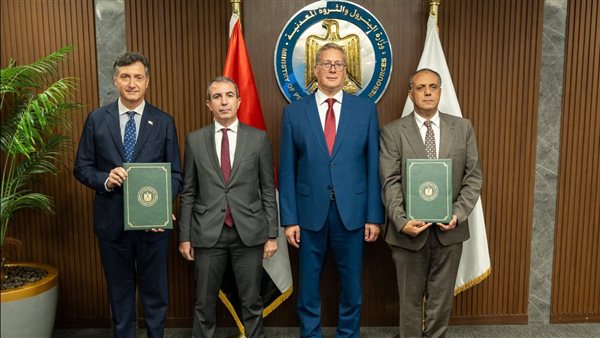 الهيئة العامة للبترول توقع مذكرة نوايا مع إيني الإيطالية لتجديد الالتزام بمنطقة شمال بورسعيد