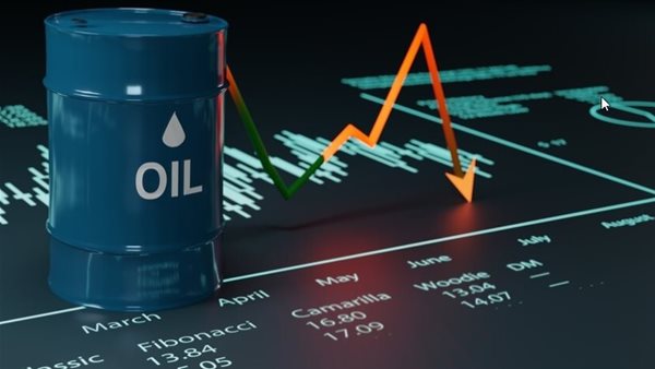 انخفاض مستمر في أسعار النفط وخام برنت يتراجع دون 100 دولار