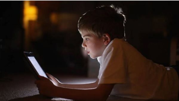 باقات آمنة ورقابة أبوية وتعامل مع الإدمان الرقمي تفاصيل شريحة الطفل في مصر