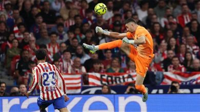 بث مباشر: طرد لاعب أتلتيكو مدريد في مواجهة برشلونة بالدوري الإسباني