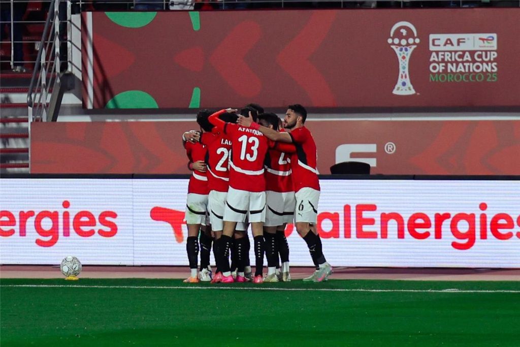 بعثة منتخب مصر تصل القاهرة بعد تحقيق التعادل مع إسبانيا