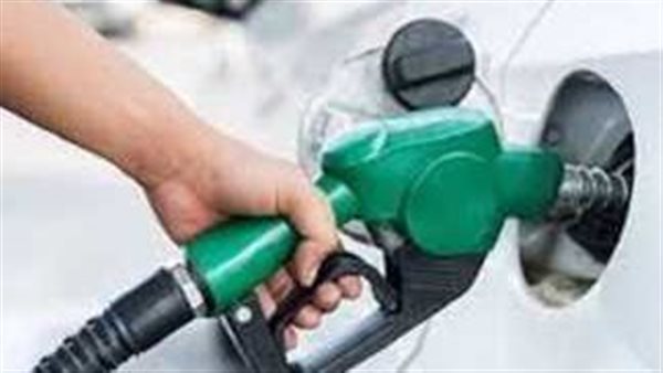 بلومبيرج: ارتفاع أسعار البنزين يفاقم التضخم الأمريكي ويزيد تعقيد حسابات الفائدة