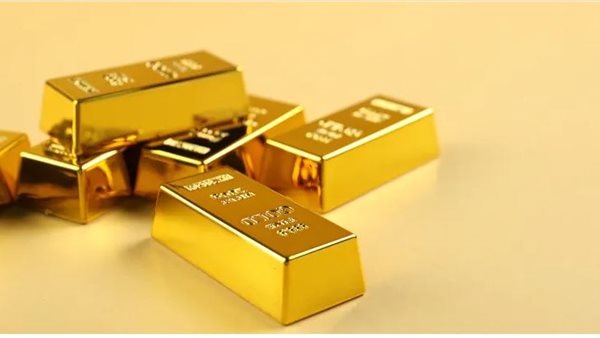 تراجع أسعار الذهب عالميًا وسط توقعات وتحقيق مكاسب أسبوعية بفضل وقف حرب إيران