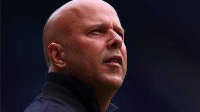 تقارير بريطانية: مصير سلوت في خطر بعد تصرفات جماهير ليفربول في مواجهة مانشستر سيتي