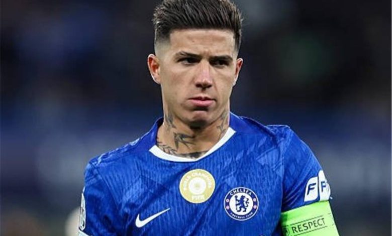 تليجراف: إنزو فرنانديز يسبب استياء لاعبي تشيلسي بسبب ارتباطه بريال مدريد
