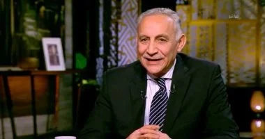 خبير يحذر من عدم صلاحية الطاقة المتجددة لتشغيل الصناعات الثقيلة وكثيفة استهلاك الطاقة