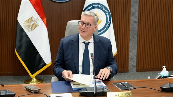 دعم خطط توسع شركة فجر المصرية في تنفيذ مشروعات جديدة بمصر وخارجها