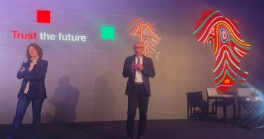 رئيس أورنج يؤكد التزام الشركة بتقديم خدمات اتصال موثوقة لمواجهة التحديات الجيوسياسية