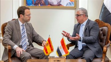 رئيس اقتصادية قناة السويس يستقبل سفير إسبانيا لمناقشة فرص التعاون المشترك