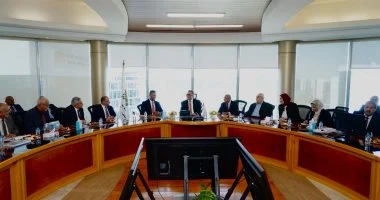 رئيس البورصة يقود لجنة قيد 6 شركات جديدة في إطار برنامج الطروحات الحكومية