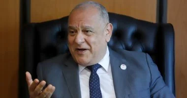 رئيس القابضة المعدنية يؤكد أهمية التوسع في صناعة السبائك الحديدية