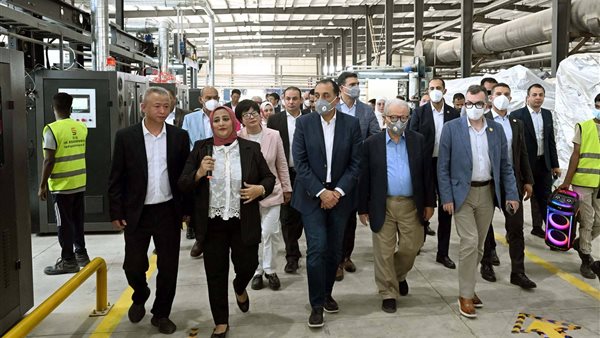 رئيس الوزراء يفتتح مصنعًا للصناعات النسيجية في منطقة السخنة الصناعية باستثمارات 6 ملايين دولار