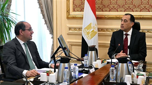 رئيس الوزراء يناقش مع وزير المالية سبل تأمين التمويل لتلبية الاحتياجات الأساسية للدولة