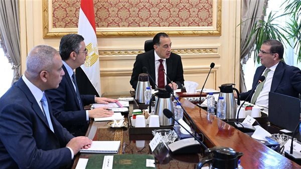 رئيس الوزراء يواصل متابعة توفر السلع الاستراتيجية واستعدادات توريد القمح المحلي