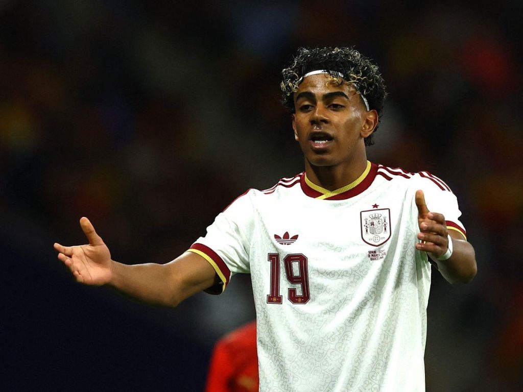 رد فعل لامين يامال القوي على تصرفات العنصرية من جمهور إسبانيا تجاه منتخب مصر