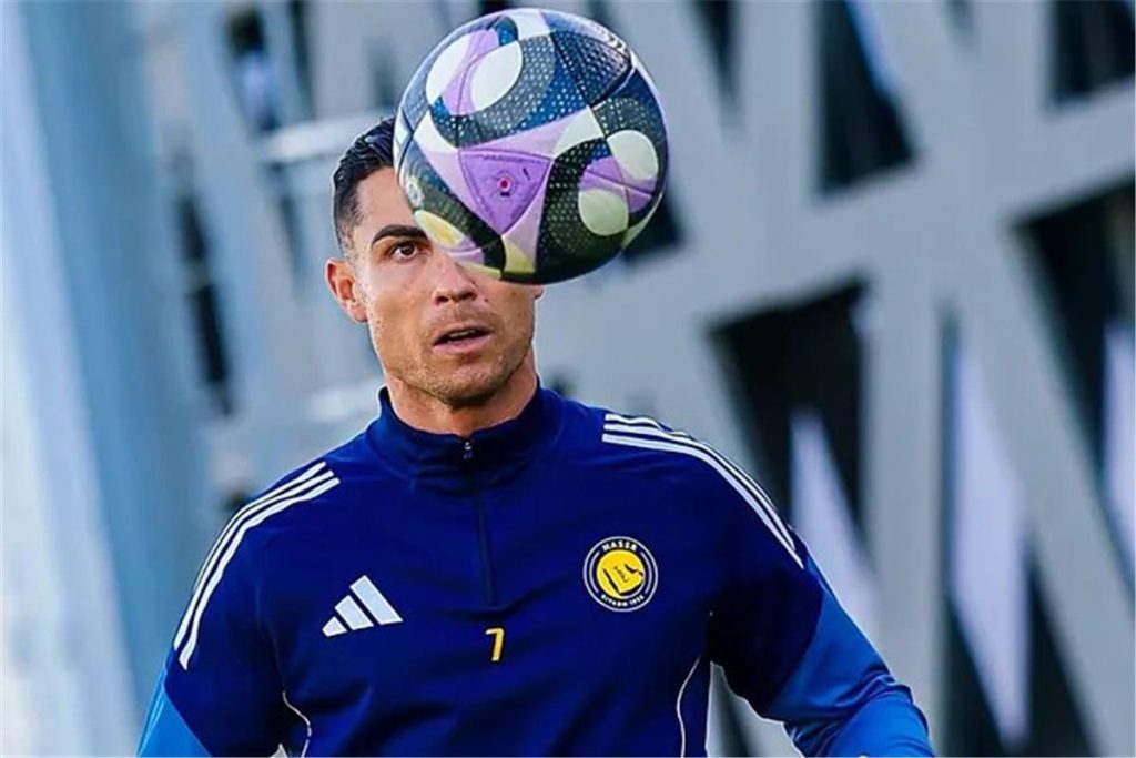 رونالدو يعبّر عن موقفه من مواجهة النصر والنجمة في الدوري السعودي