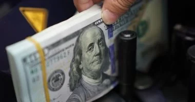 سعر الدولار في البنك الأهلي اليوم يصل إلى 52.97 جنيه للشراء