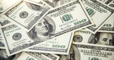سعر الدولار مقابل الجنيه قبيل بدء جلسة التداول