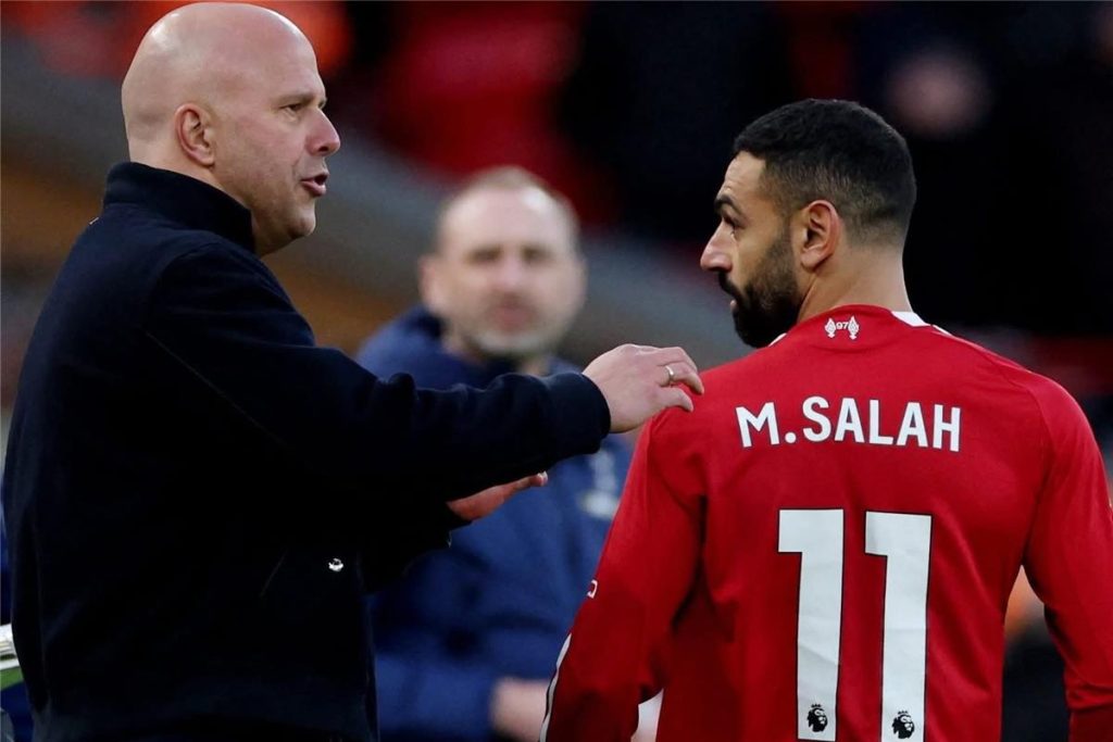 سلوت يُفصِح عن موقف محمد صلاح من مواجهة ليفربول ضد مانشستر سيتي