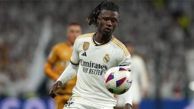 صحيفة ماركا: كامافينجا قد يغادر ريال مدريد بسبب زميله