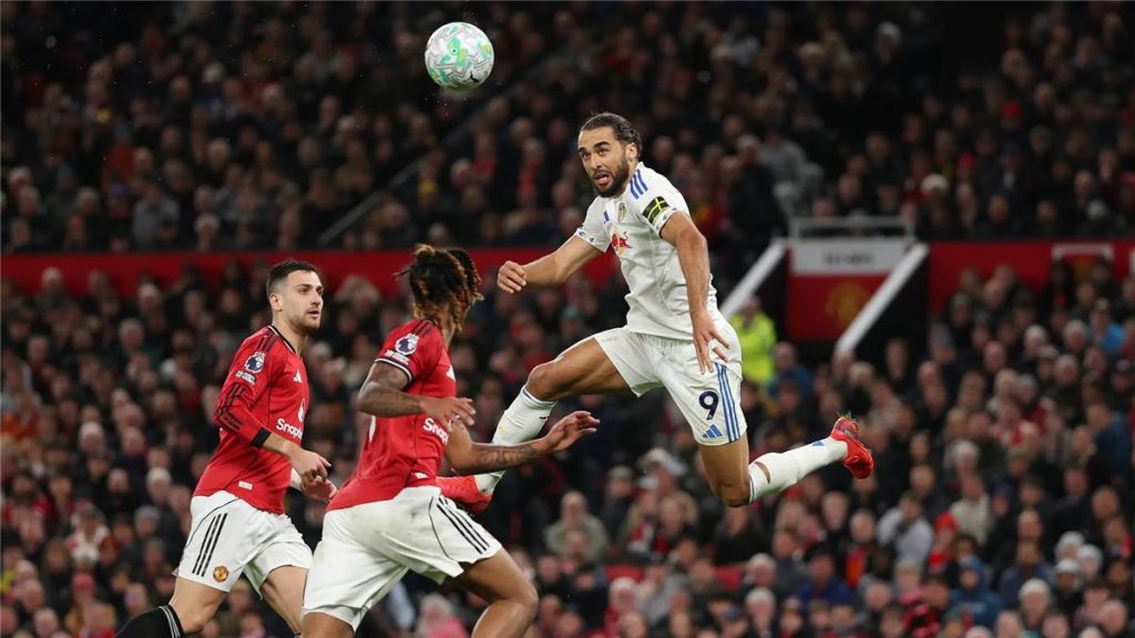 فيديو حصري: مانشستر يونايتد يهدي ليفربول فرصة ثمينة بعد هزيمته أمام ليدز في الدوري الإنجليزي