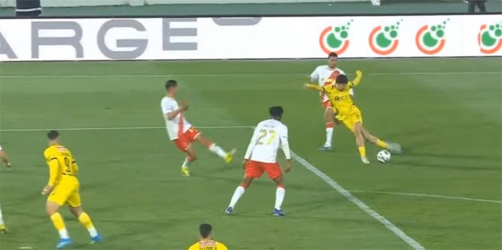 فيديو: هدف استثنائي في مباراة الوداد ضد المغرب الفاسي بالدوري المغربي