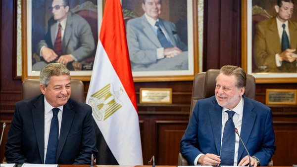 محافظ البنك المركزي ورئيس «الأعلى الإعلام» يوقعان بروتوكول تعاون لتنظيم المحتوى الرقمي المصرفي