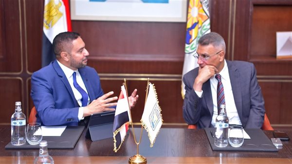 محافظ جنوب سيناء يلتقي مسؤولي الطاقة لبحث تعزيز التعاون في المشروعات الجديدة