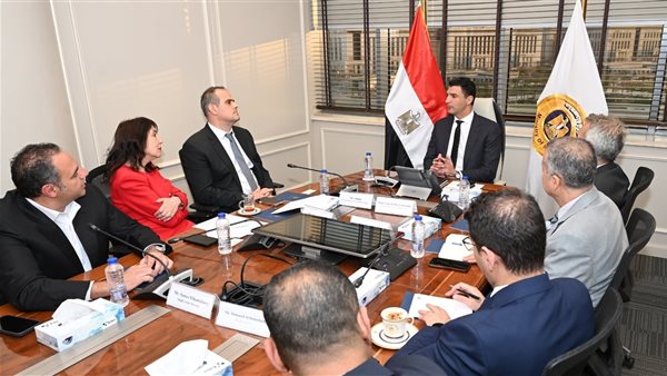 وزارة الصناعة تعزز جهودها لجذب الاستثمارات وتوطين التكنولوجيا