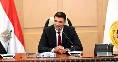 وزارة الصناعة تكشف عن خطتها لتوطين التكنولوجيا وتعزيز التصنيع الأخضر