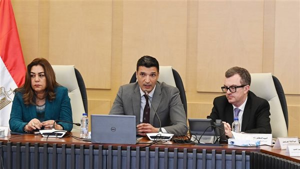 وزراء الصناعة والتنمية والزراعة والتخطيط يناقشون خطة تنفيذ مشروع القرى المنتجة