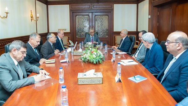 وزير الإنتاج الحربي ورئيس اتحاد الصناعات يتفقان على تعزيز التصنيع المحلي