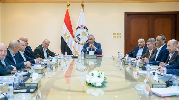 وزير الإنتاج الحربي يعلن خطوات ترشيد استهلاك الكهرباء في الشركات التابعة لتخفيف الضغط على الشبكة