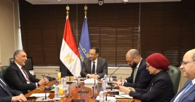 وزير الاتصالات يؤكد اهتمام الحكومة بتهيئة بيئة استثمارية جديدة لجذب المستثمرين