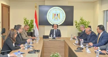 وزير الاستثمار والتجارة الخارجية يناقش مؤشرات الأداء وخطط العمل في اجتماع موسع