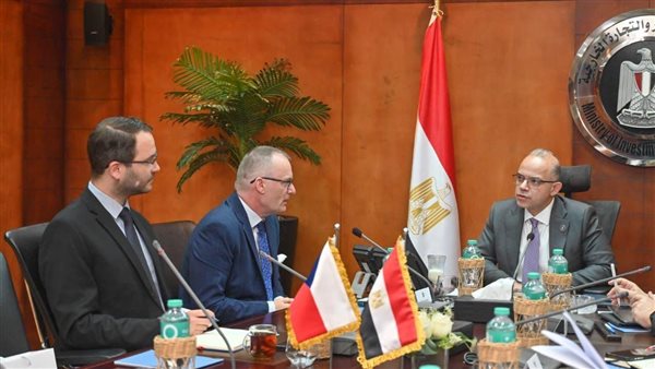 وزير الاستثمار وسفير التشيك يناقشان تطوير الشراكة الاستثمارية والتجارية وتوطين التكنولوجيا المتقدمة